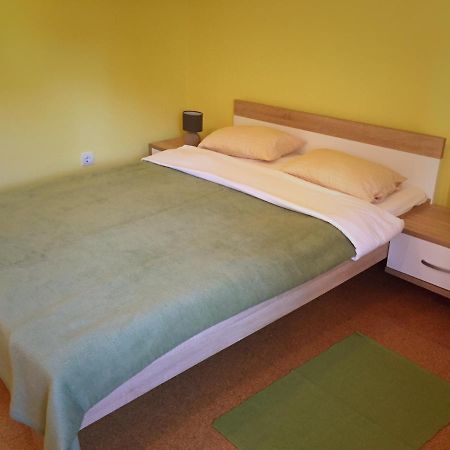 Apartment Lela Mali Losinj Bagian luar foto