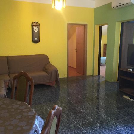 Apartment Lela Mali Losinj Bagian luar foto