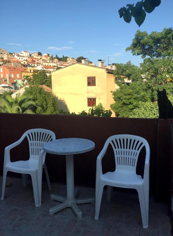 Apartment Lela Mali Losinj Bagian luar foto