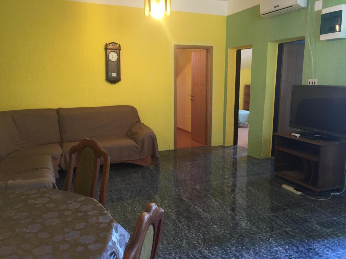 Apartment Lela Mali Losinj Bagian luar foto